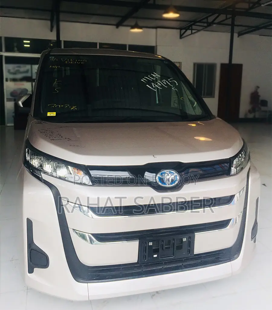 Toyota Noah 2022 Silver