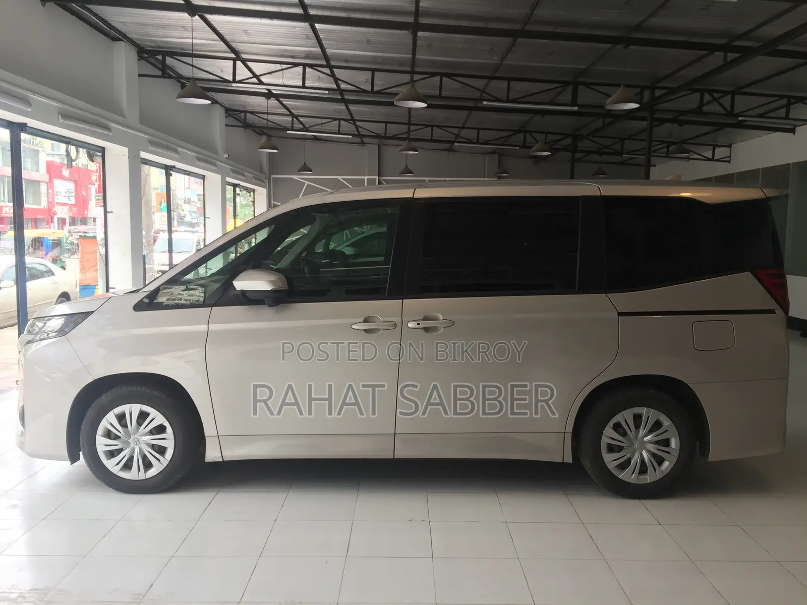 Toyota Noah 2022 Silver
