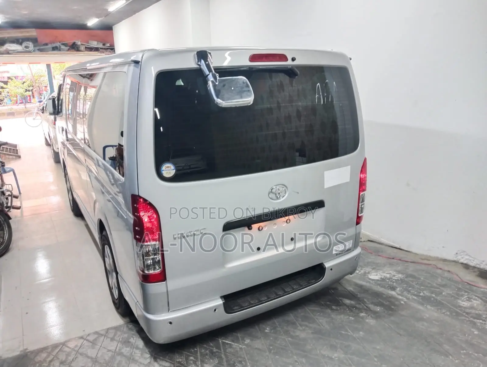 Toyota HiAce 2021 Silver