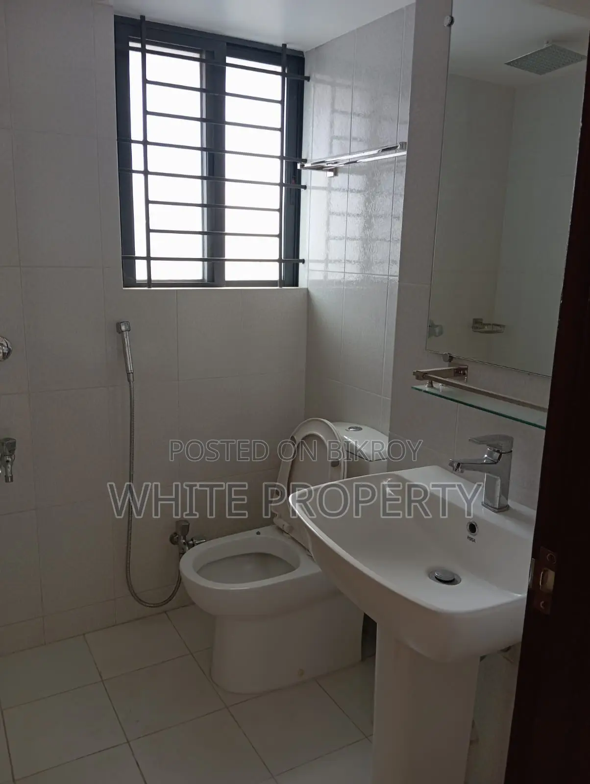 Farmgate, Indira Road: Almost New Apartment for Sale