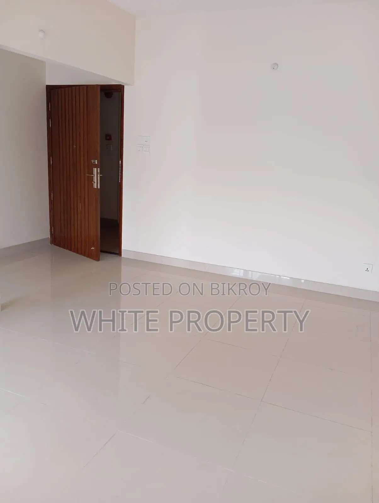 Farmgate, Indira Road: Almost New Apartment for Sale