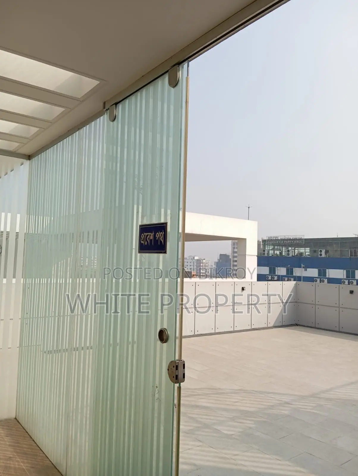 Farmgate, Indira Road: Almost New Apartment for Sale