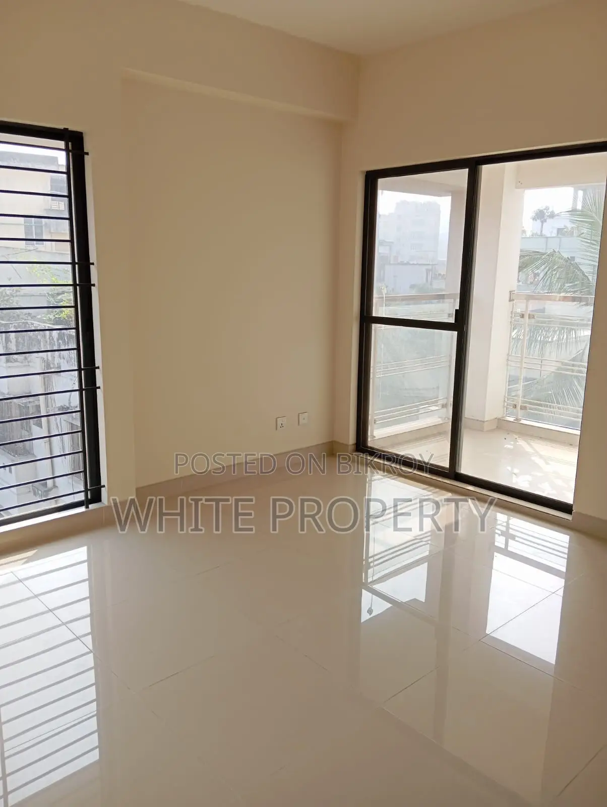 Farmgate, Indira Road: Almost New Apartment for Sale