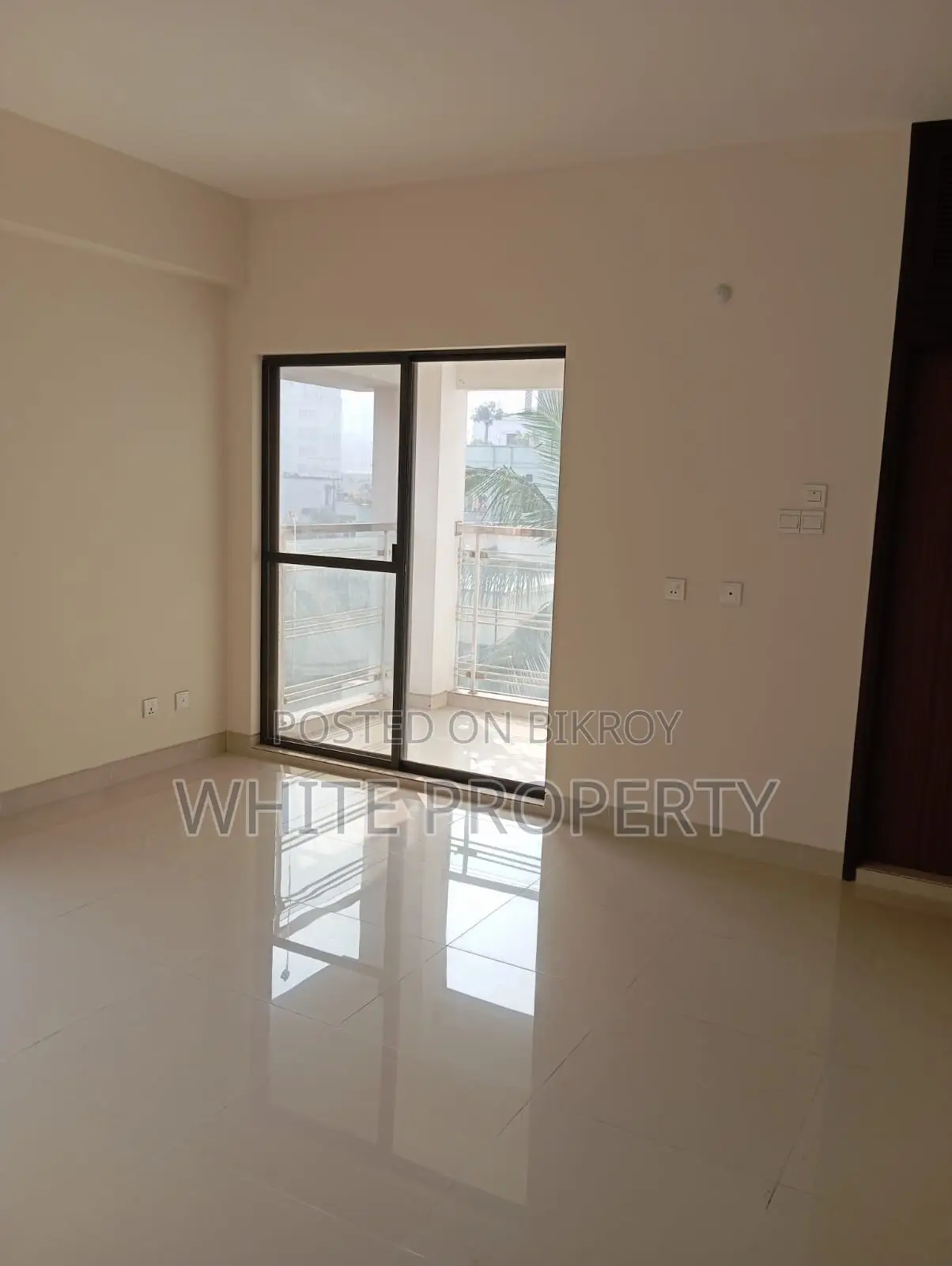 Farmgate, Indira Road: Almost New Apartment for Sale