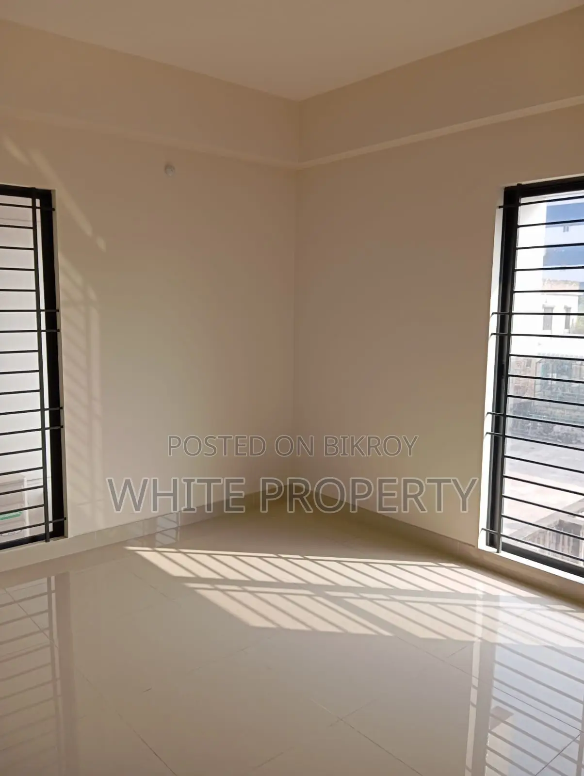 Farmgate, Indira Road: Almost New Apartment for Sale