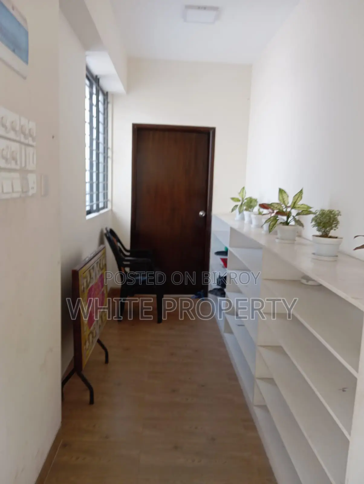 Farmgate, Indira Road: Almost New Apartment for Sale