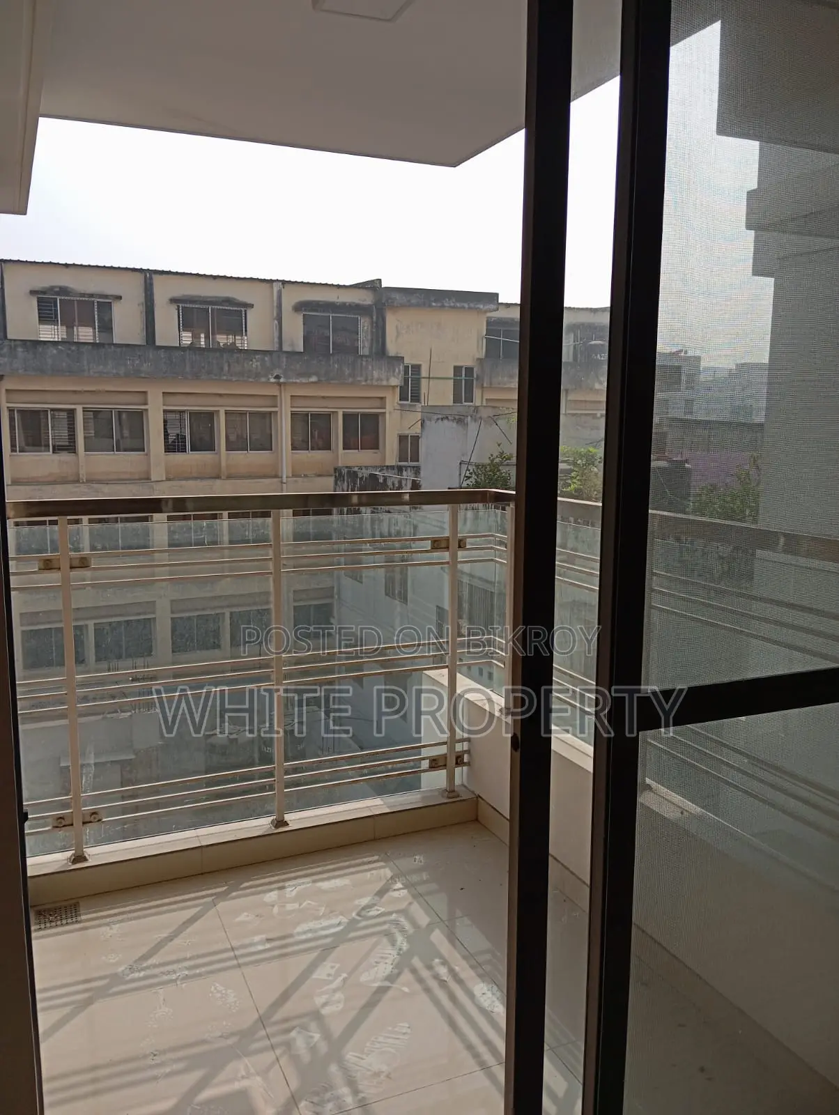 Farmgate, Indira Road: Almost New Apartment for Sale