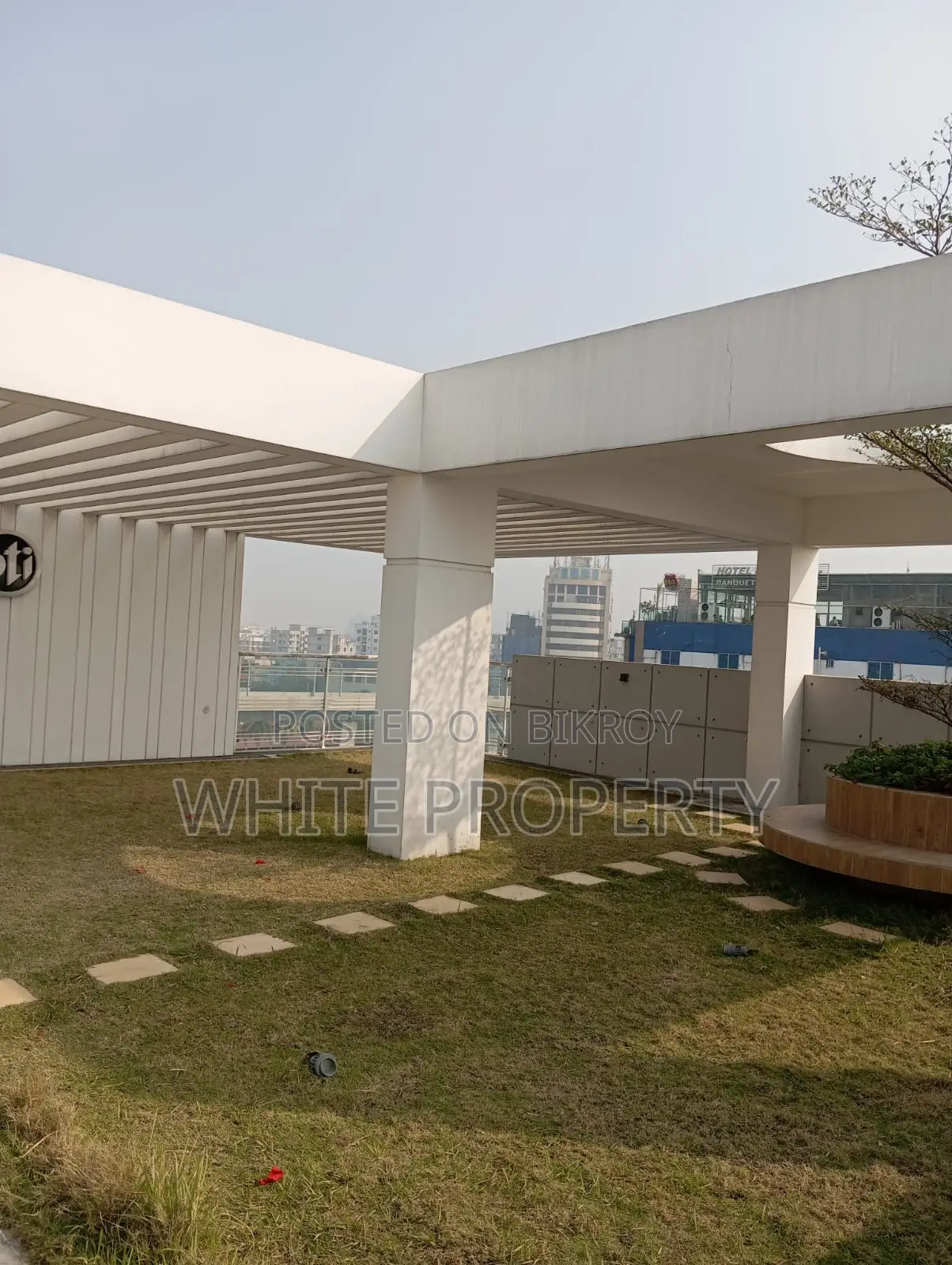 Farmgate, Indira Road: Almost New Apartment for Sale