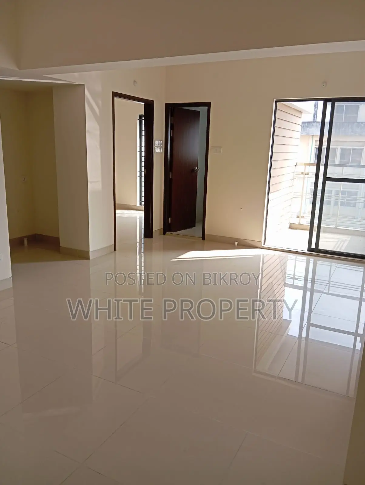 Farmgate, Indira Road: Almost New Apartment for Sale