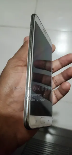 Samsung Galaxy J7 16 GB White