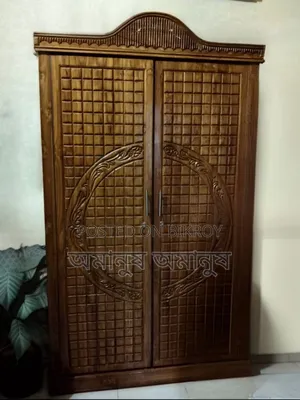 কাঠের আলমারি