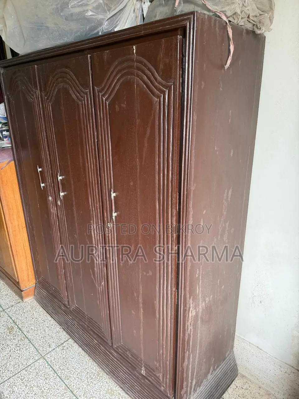 শীল কড়ই কাঠের ৩ পাল্লার আলমারি