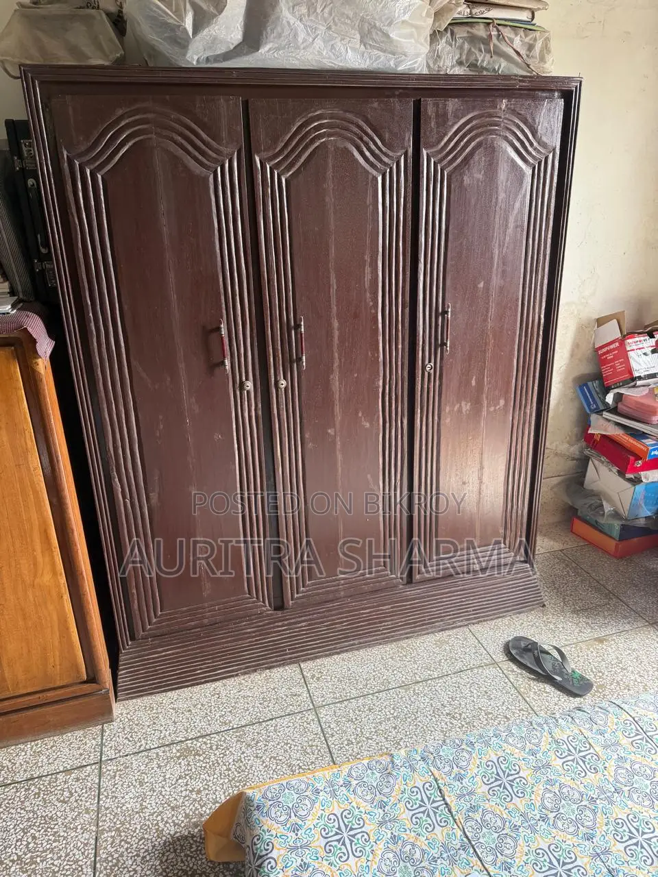 শীল কড়ই কাঠের ৩ পাল্লার আলমারি