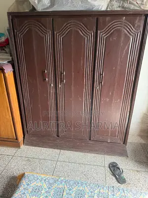 শীল কড়ই কাঠের ৩ পাল্লার আলমারি