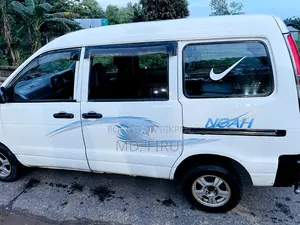 Toyota Noah 2005 White