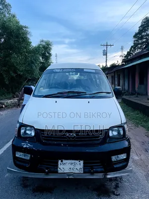 Toyota Noah 2005 White