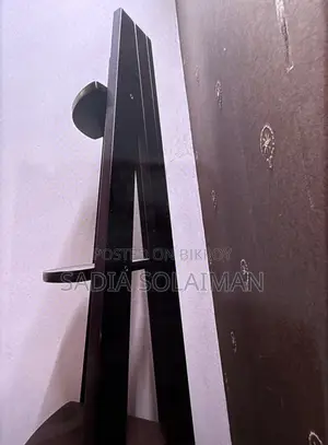 Corner Showcase