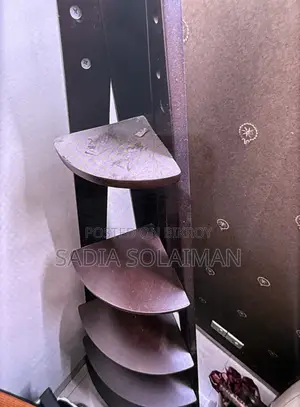 Corner Showcase