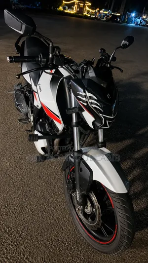 Hero Thriller 160R 2021 White