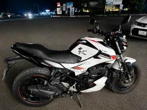 Hero Thriller 160R 2021 White