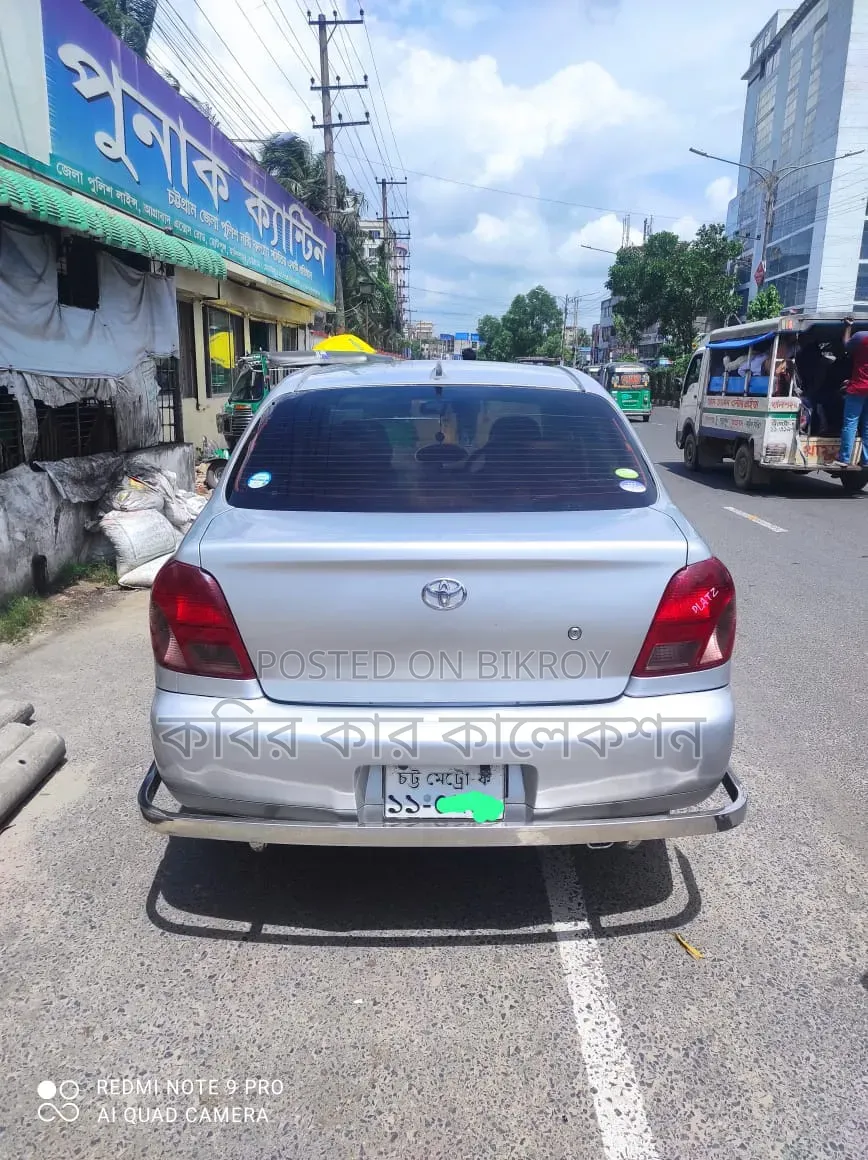 Toyota Platz 2000 Silver
