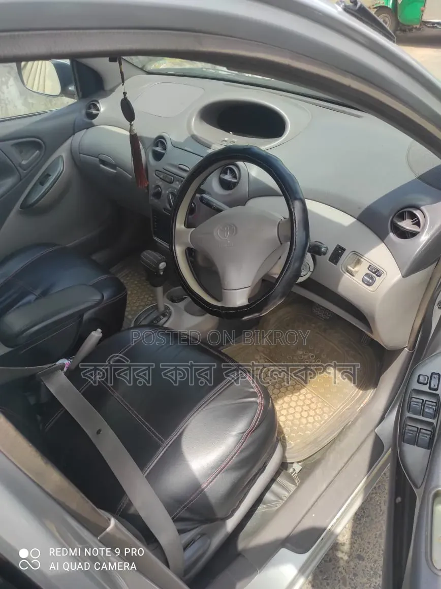 Toyota Platz 2000 Silver