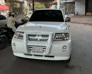 Mitsubishi Pajero Pininfarina 2004 White
