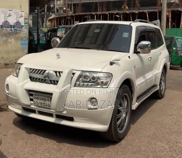 Mitsubishi Pajero Pininfarina 2004 White