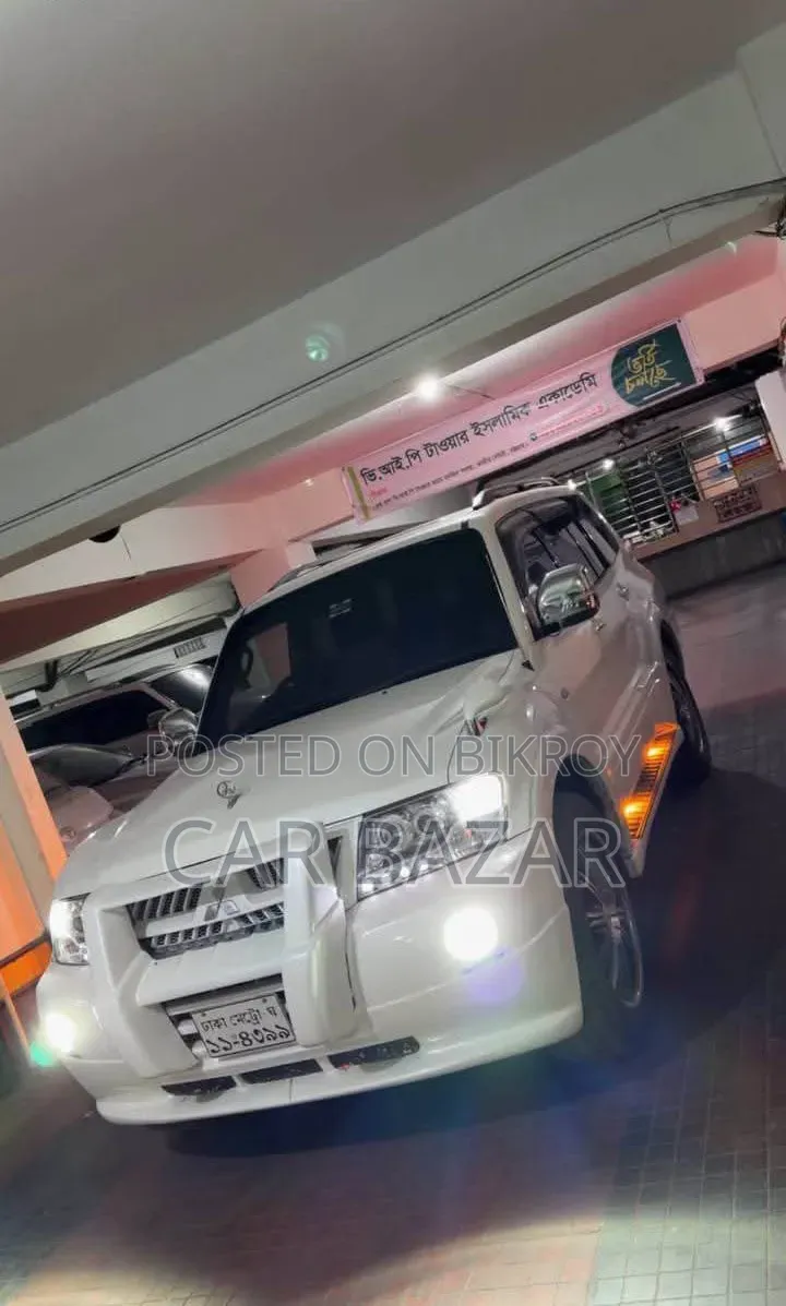 Mitsubishi Pajero Pininfarina 2004 White