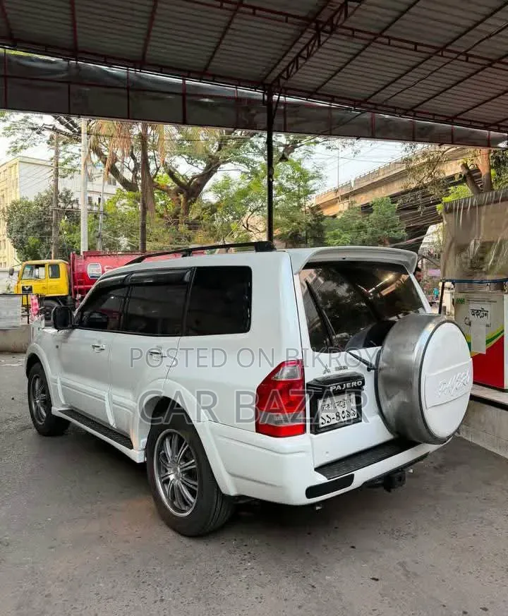 Mitsubishi Pajero Pininfarina 2004 White