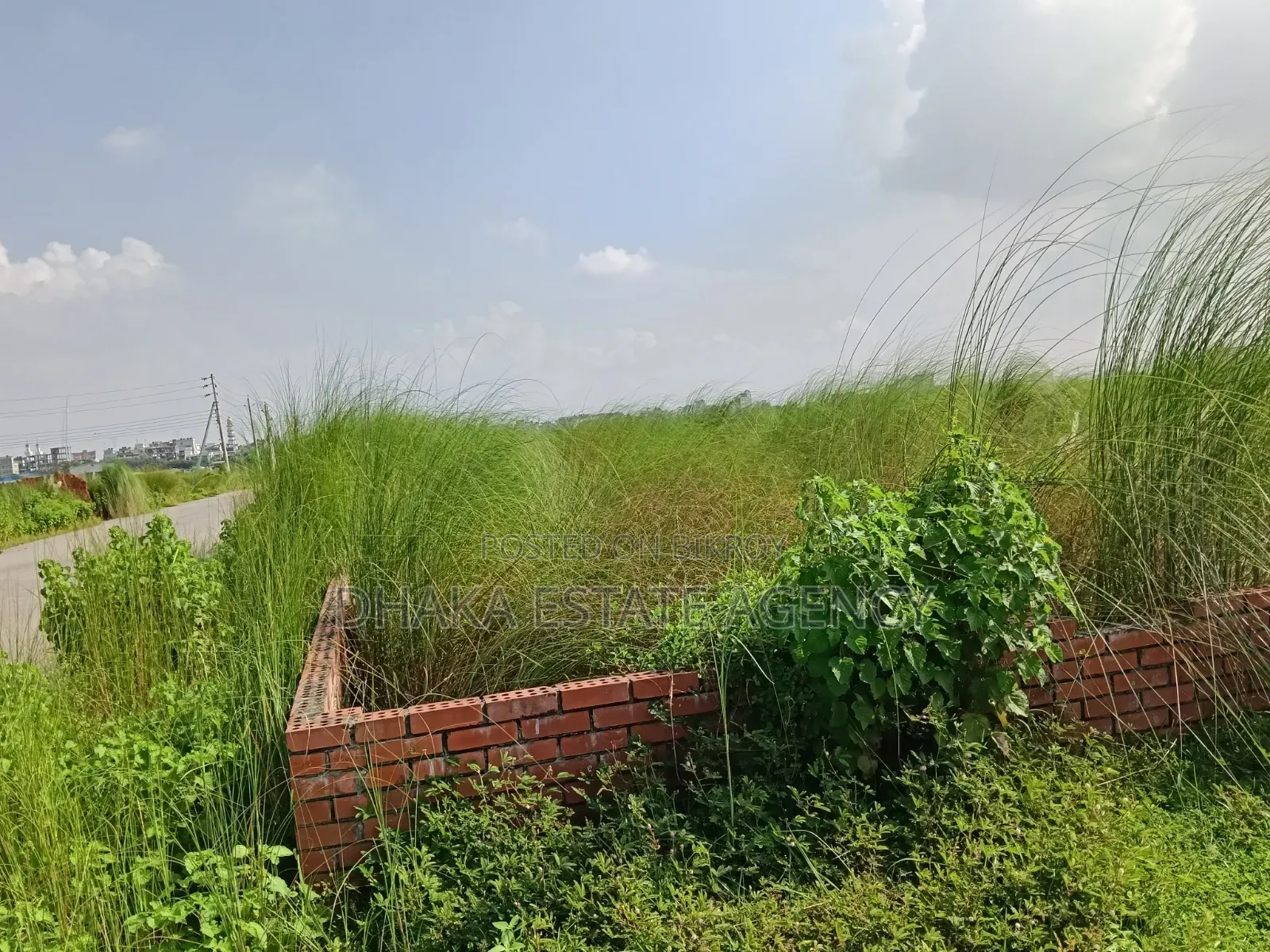 ব্লক-এন, দক্ষিণমুখী ৪+৪=৮ কাটা প্লট বিক্রি