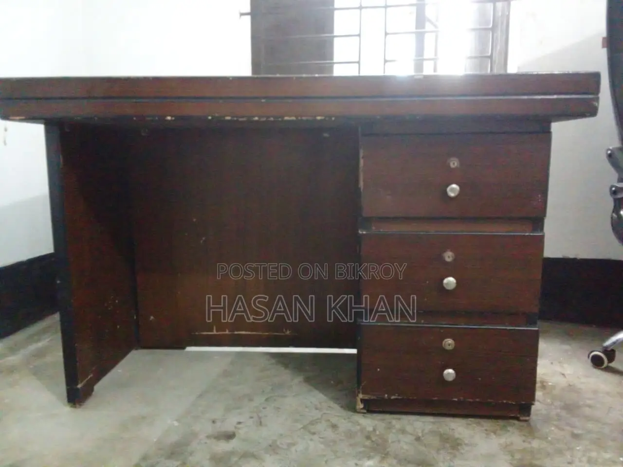 Urgent Sale_Boss Table Chair Set