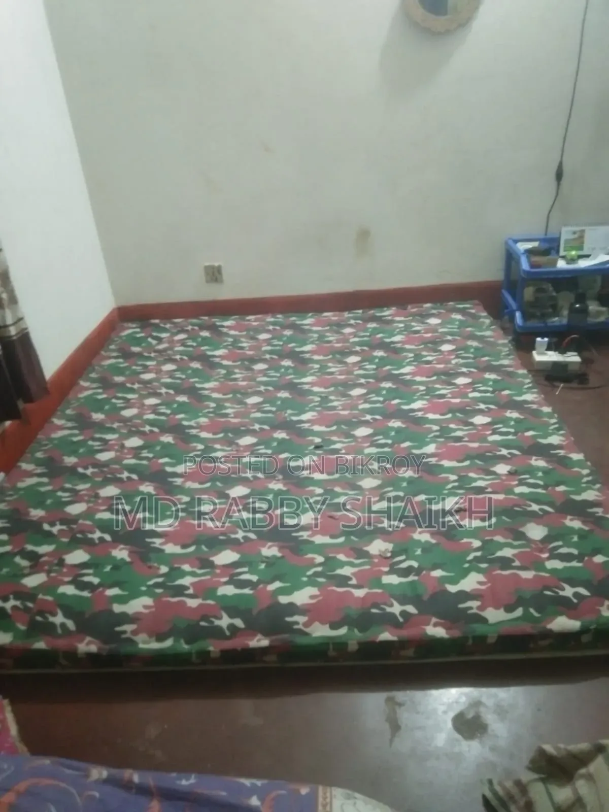 জাজিম ও আলমারি বিক্রয় হয়ে