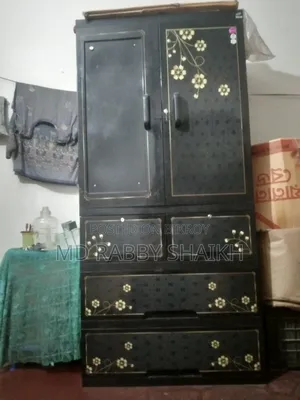 জাজিম ও আলমারি বিক্রয় হয়ে
