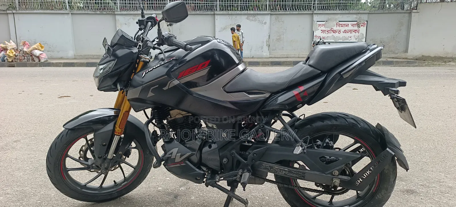 New Hero Thriller 160R 4V 2024 Black