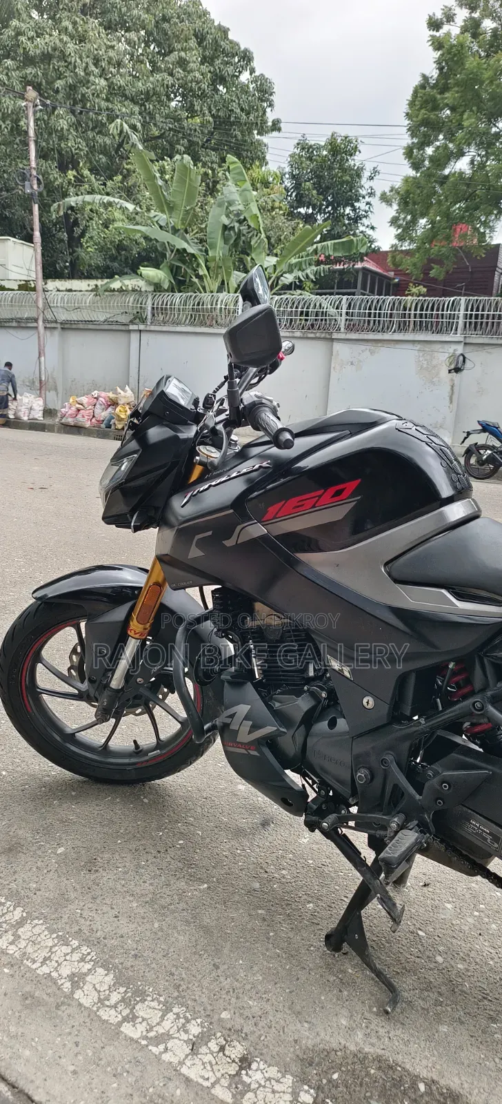 New Hero Thriller 160R 4V 2024 Black