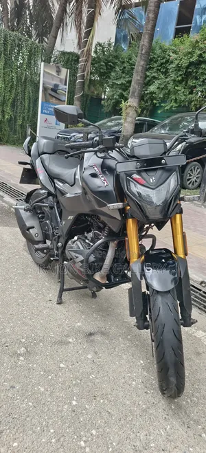 New Hero Thriller 160R 4V 2024 Black