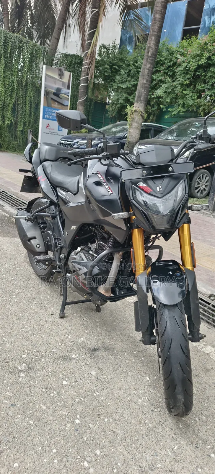 New Hero Thriller 160R 4V 2024 Black