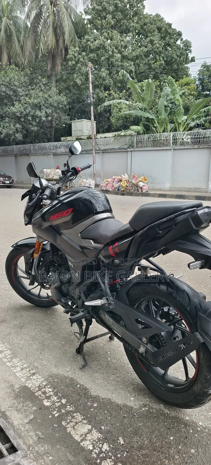 New Hero Thriller 160R 4V 2024 Black