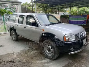 Nissan DoubleCab 2005 Silver
