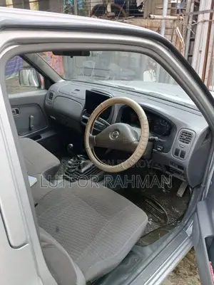 Nissan DoubleCab 2005 Silver