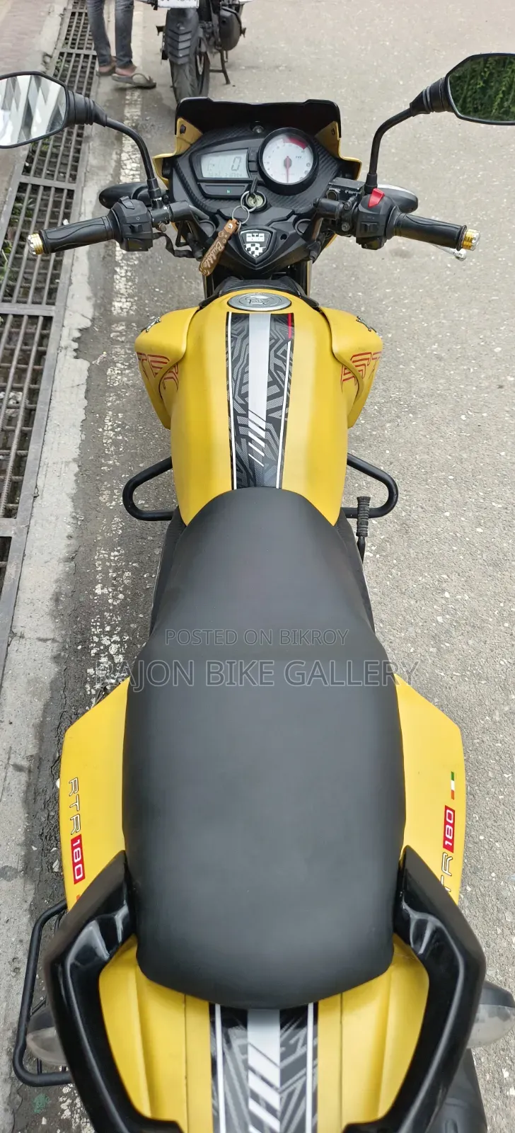 New TVS Apache RTR 160 2V 2019 Yellow