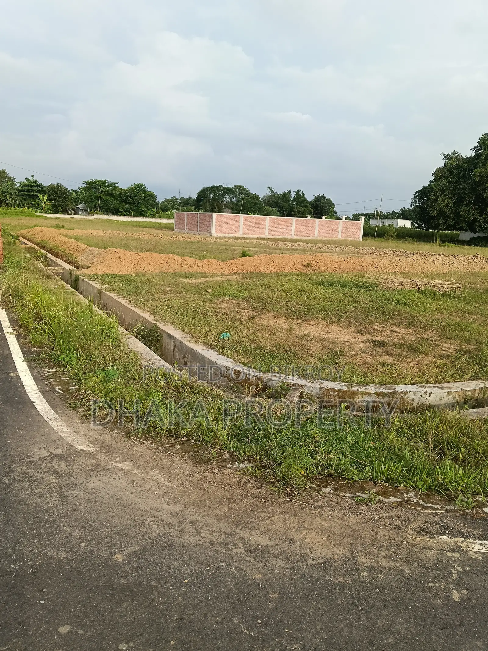 30ft Road 6 Katha Mosque North at Sector-28