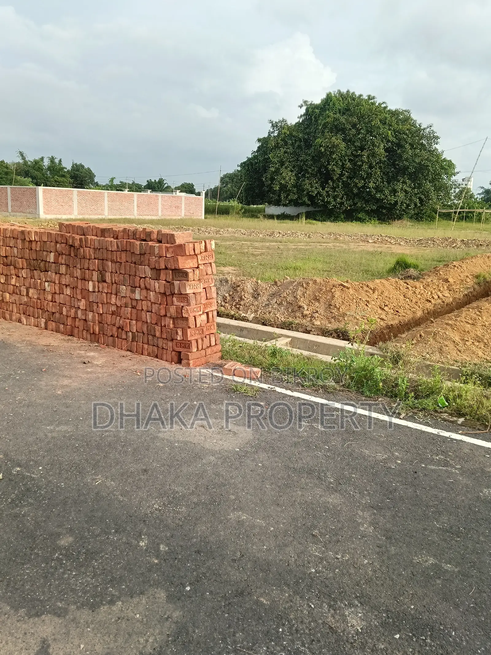 30ft Road 6 Katha Mosque North at Sector-28