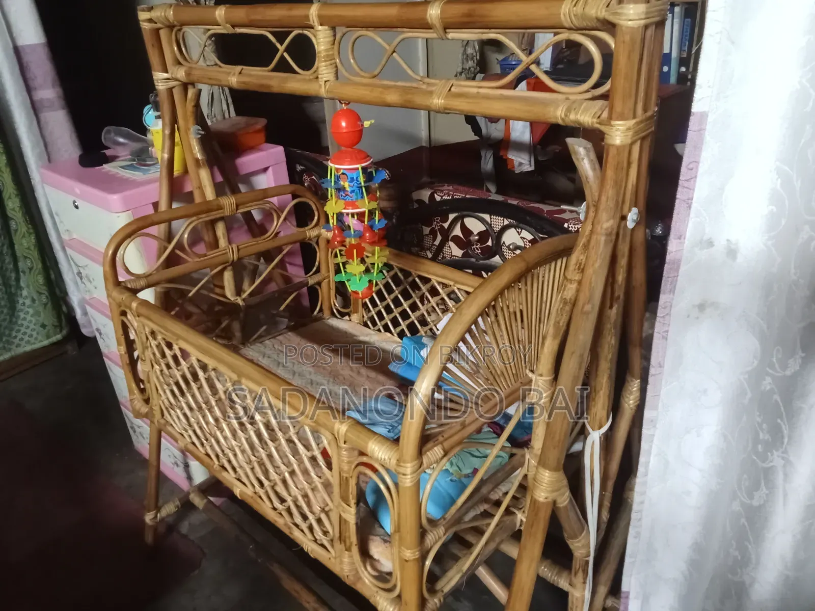 বেতের দোলনা