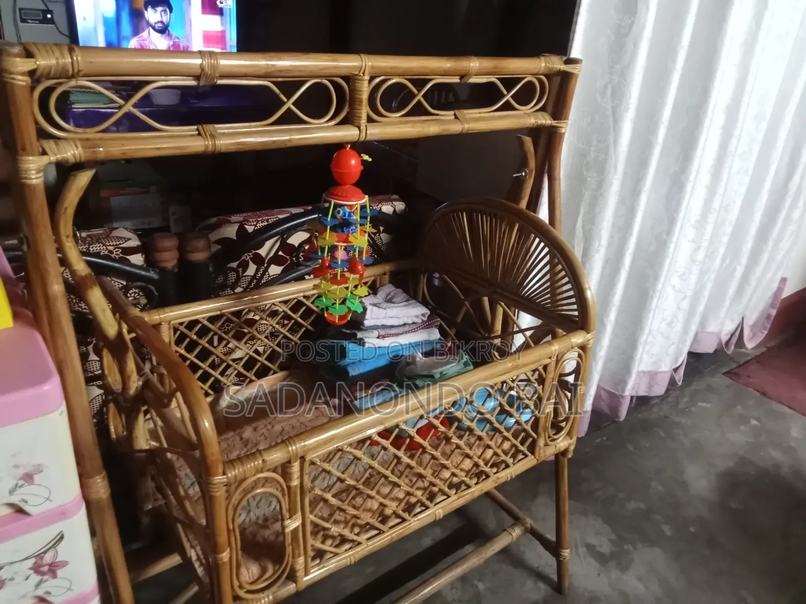 বেতের দোলনা