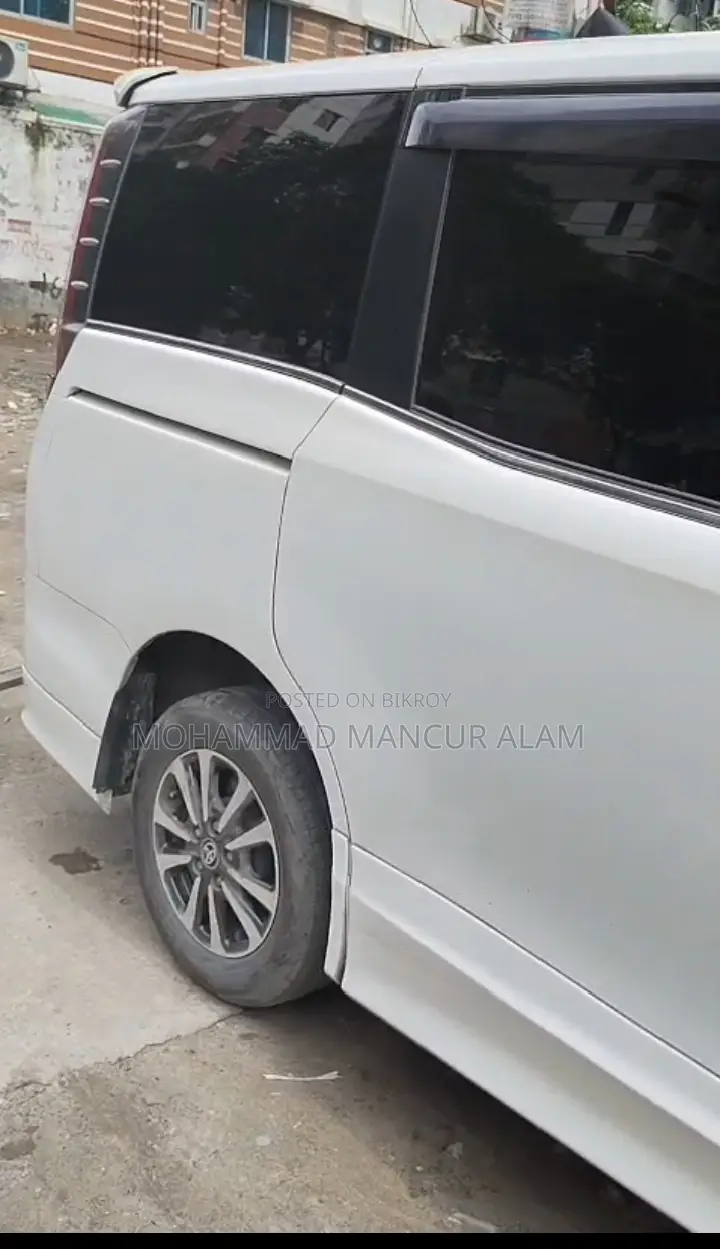 Toyota Esquire 1.8 FWD Hybrid (7 seater) 2019 Pearl