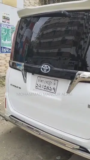 Toyota Esquire 1.8 FWD Hybrid (7 seater) 2019 Pearl