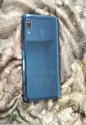 স্যামসাং গ্যালাক্সি এ২০ ৩২ জিবি হোয়াইট