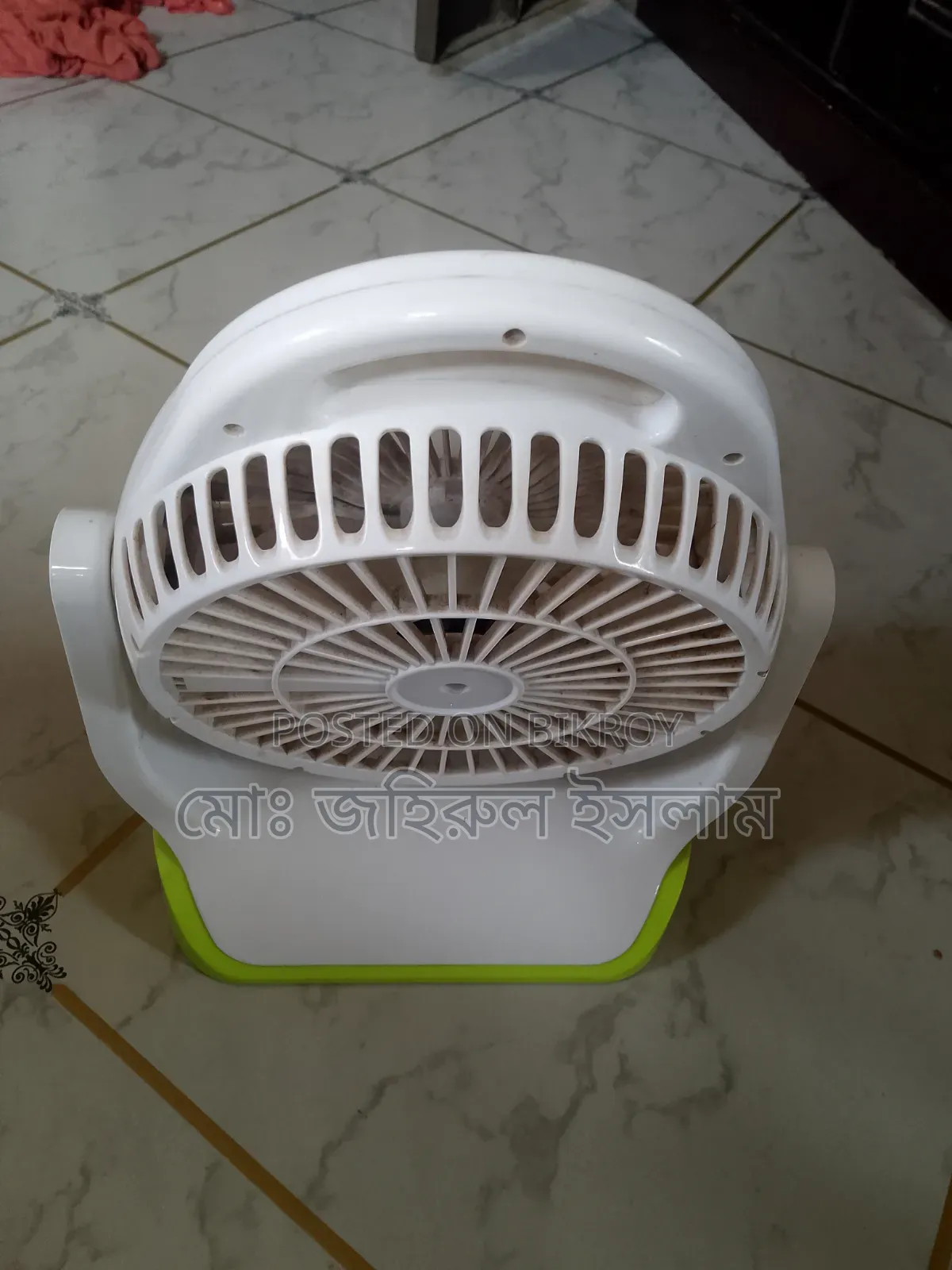 একটি রিচার্জেবল ফ্যান বিক্রি